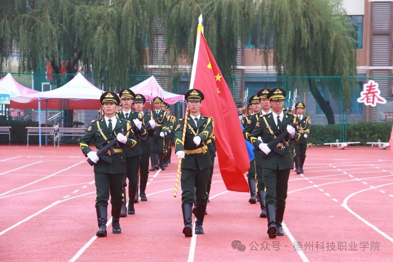 2025级军训汇演高燃图集